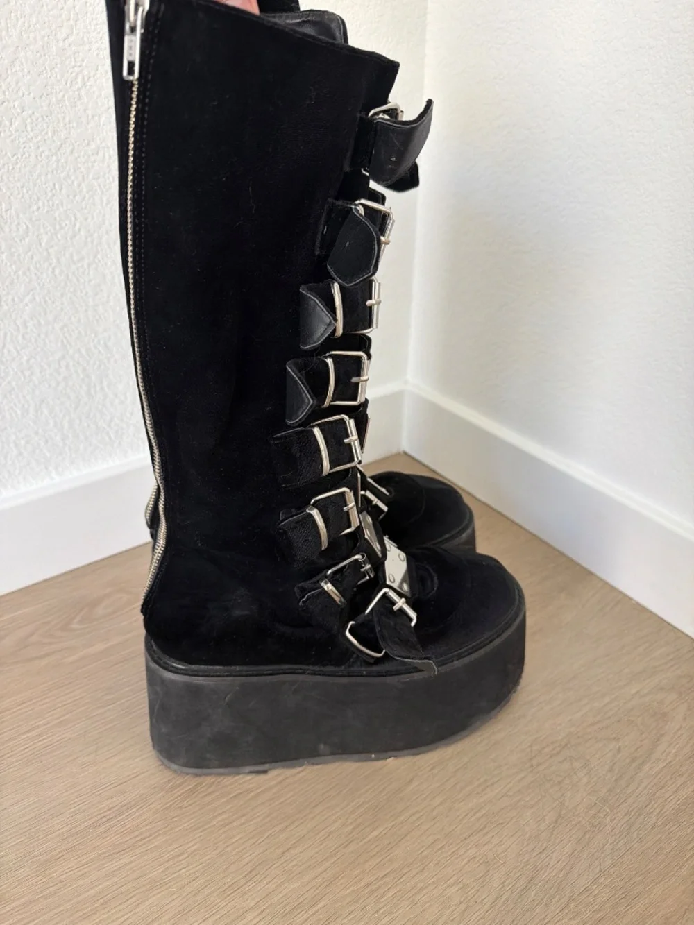 Demonia platform boot